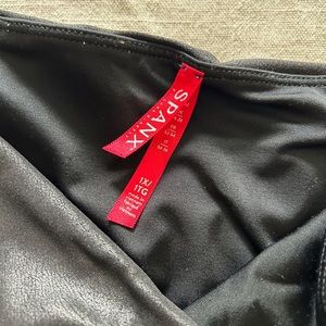 Spanx faux leather leggings Size 1X
